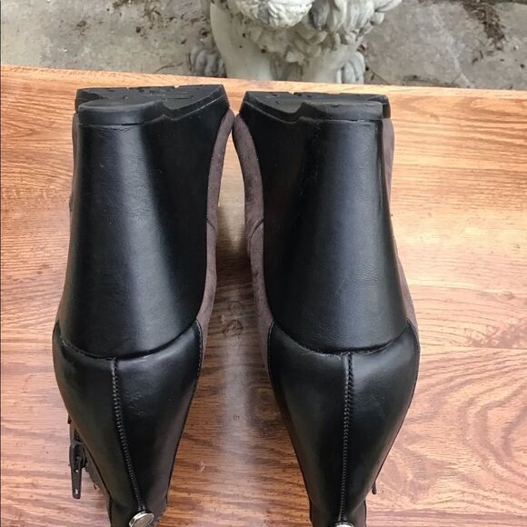 Dana Bachman Faux Suede Wedge Heel Ankle Booties Sz 10 - Picture 9 of 10